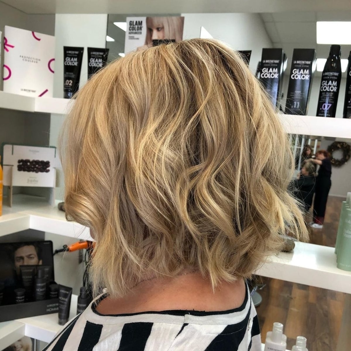 Graduated bob for wavy hair