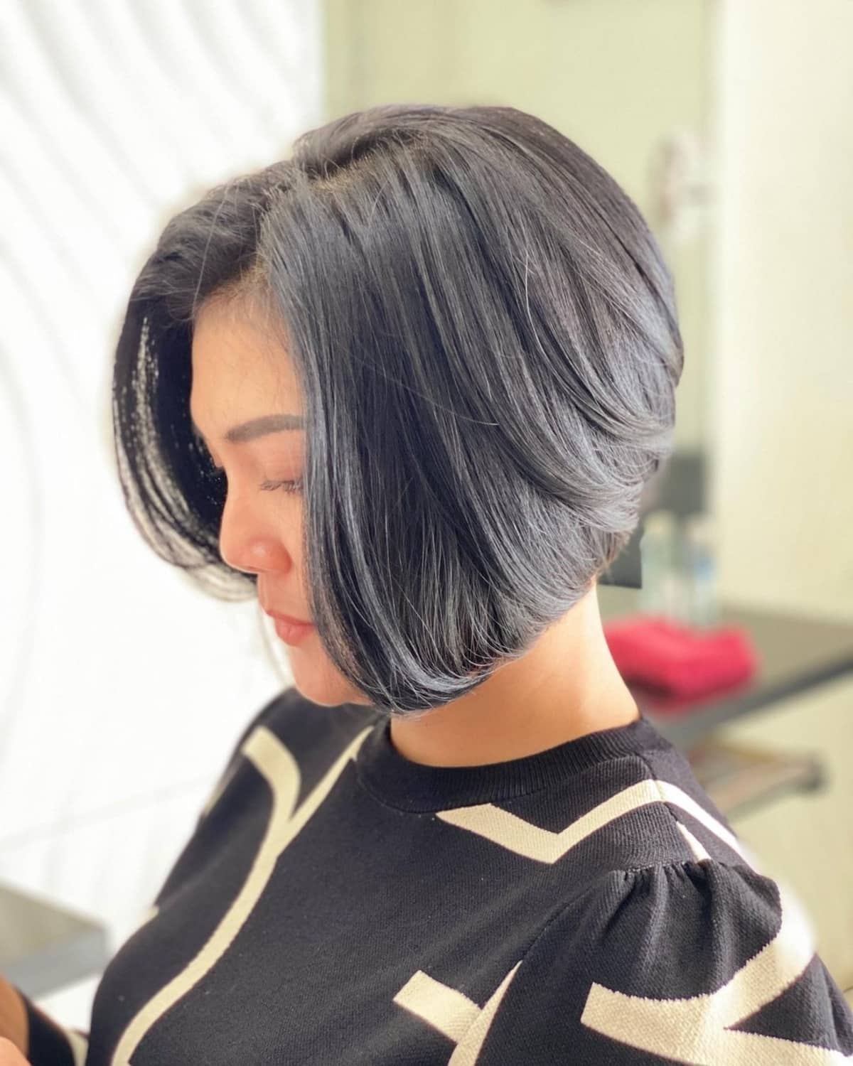 Graduated bob for thin hair