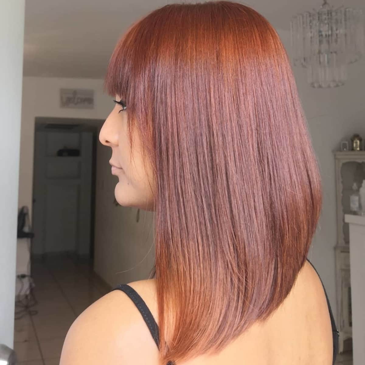 Medium-length graduated bob