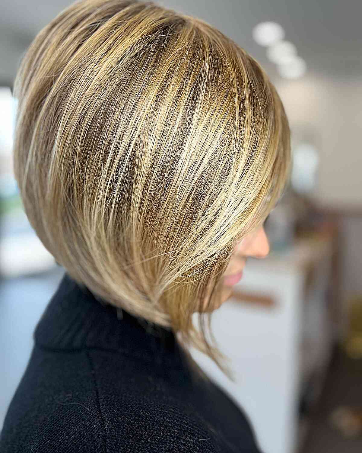 Sleek Graduated Bronde Bob for Fine Hair Types