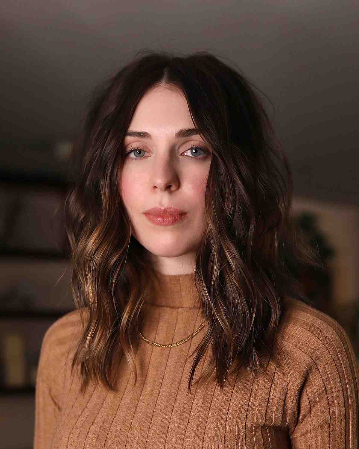 Amazing Undone Style on Medium Choppy Hair for Long Face Shapes