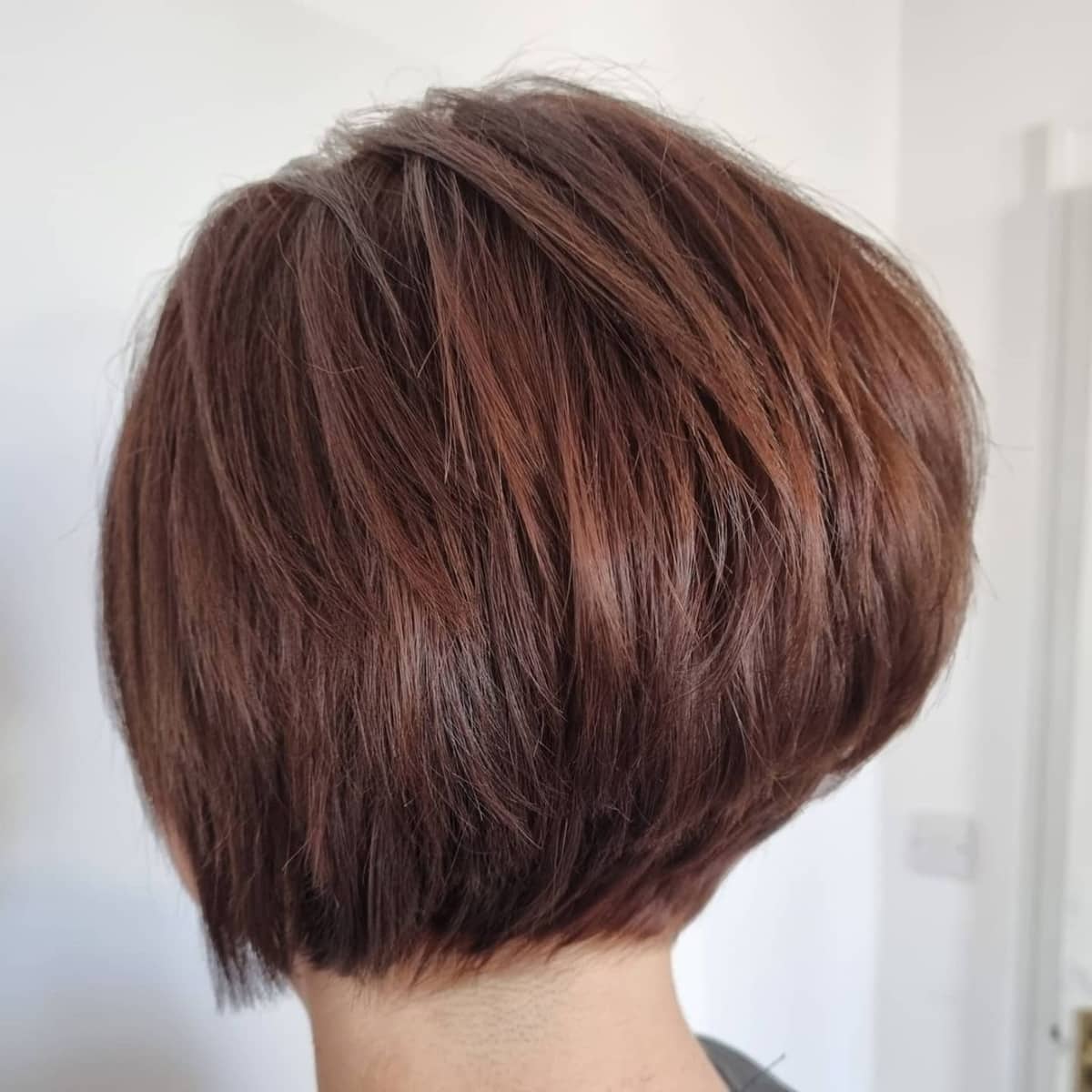 Very short graduated bob