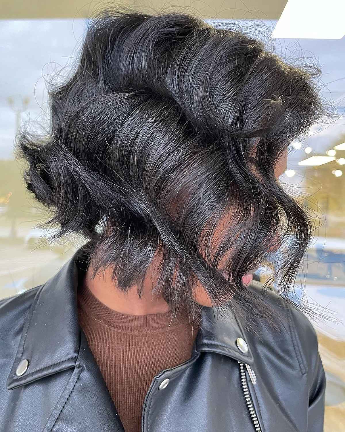 Voluminous Waves on a Layered Bob Cut